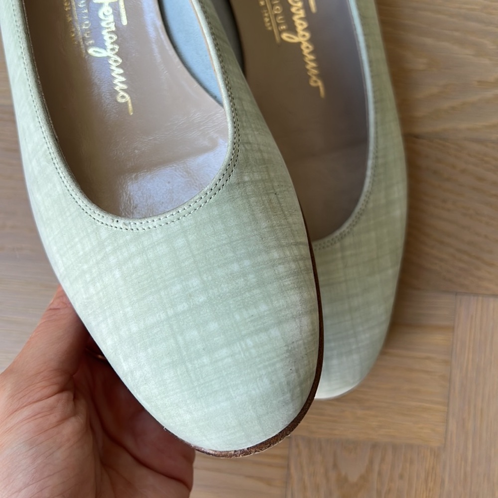 Ferragamo Boutique Mint Green Flats - Picture 3 of 4